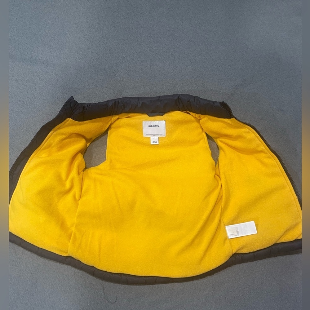 Old Navy Kids Navy Puffer Vest with Yellow Lining USED Good Condition size 4T - Picture 3 of 4